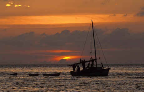 sunset-sailing